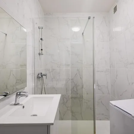 T2 Renove Hyper Centre Vue Degagee Grenoble